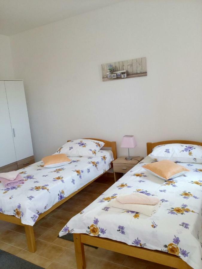 Apartman Knapic Koromacno Bagian luar foto